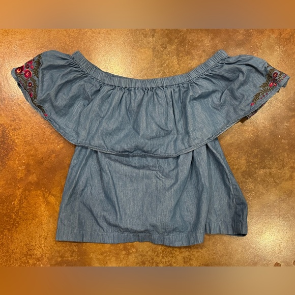 SUGAR + LIPS | NWOT | Off-Shoulder Top with Floral Embroidery - Picture 3 of 4